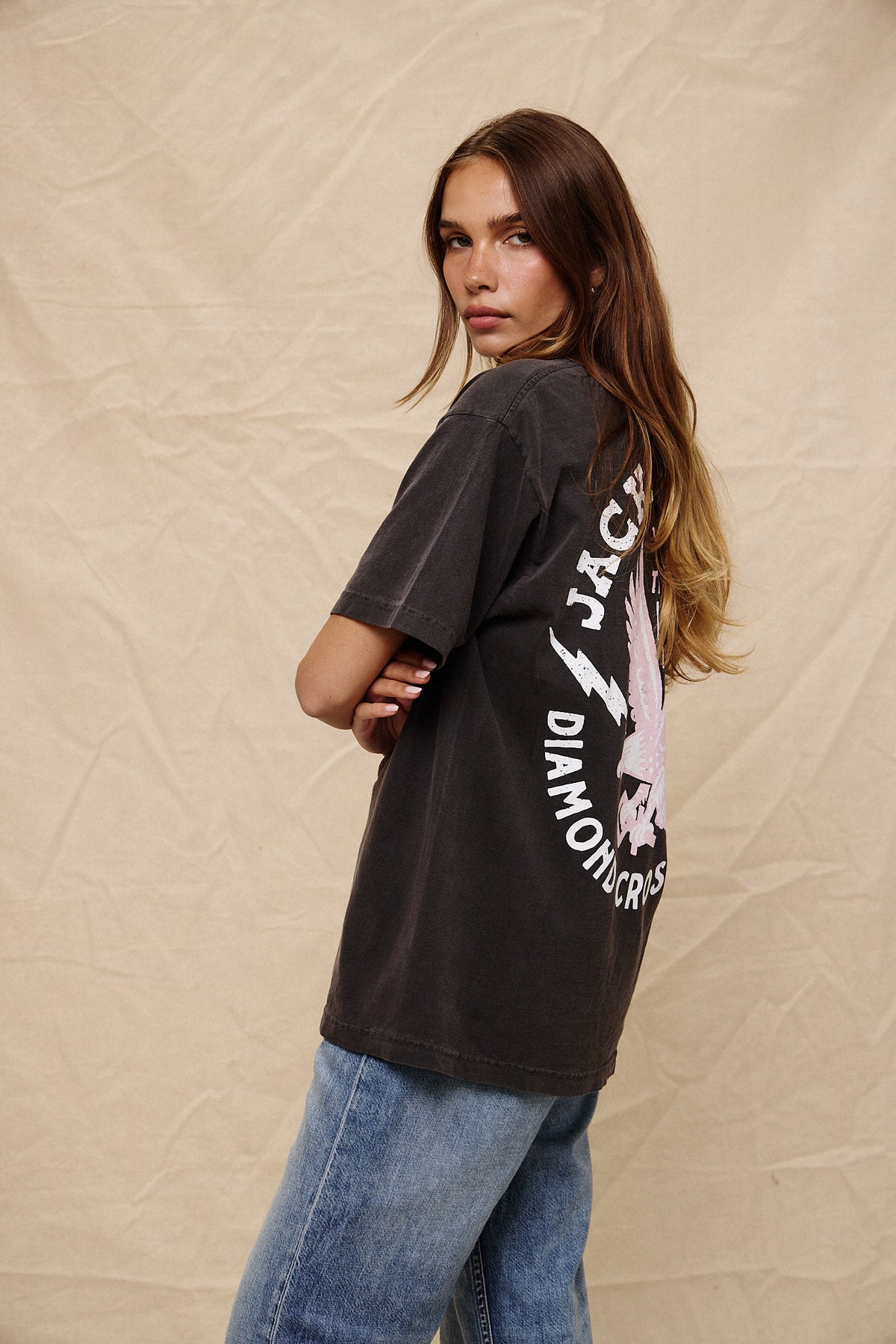 Black Distressed | Diamond Cross Ranch Yellowstone White Hi Flyer T-Shirt