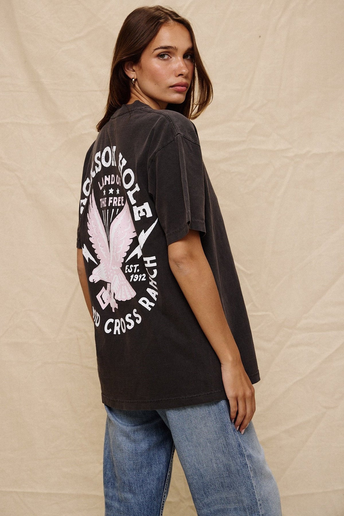 Black Distressed | Diamond Cross Ranch Yellowstone White Hi Flyer T-Shirt